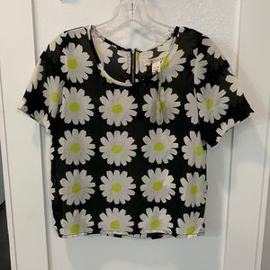 NWT Short sleeve daisy blouse small